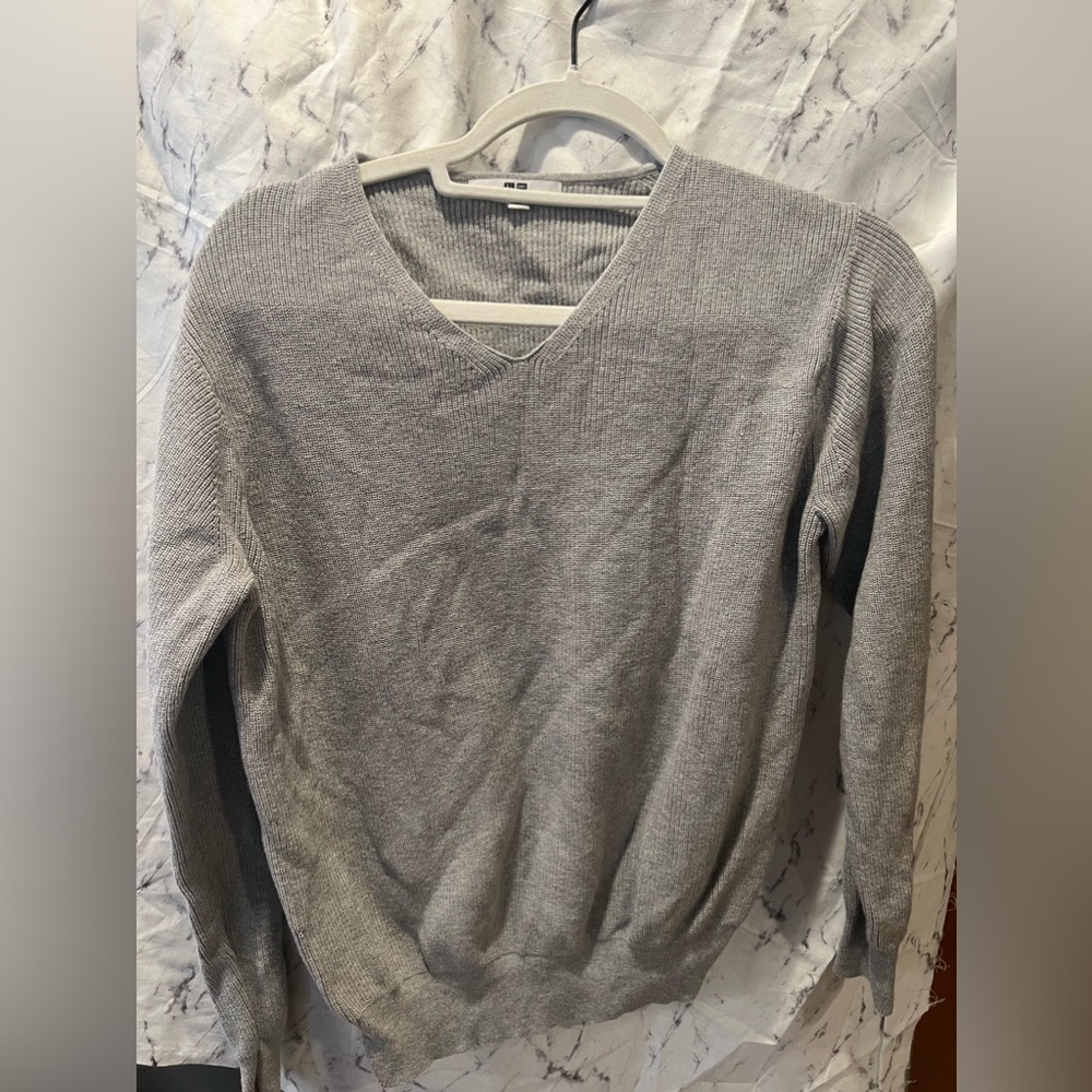 UNIQLO SWEATER